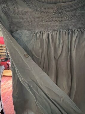 Holding Horses Anthropologie Blouse Gray Casual Chic Top Size Small